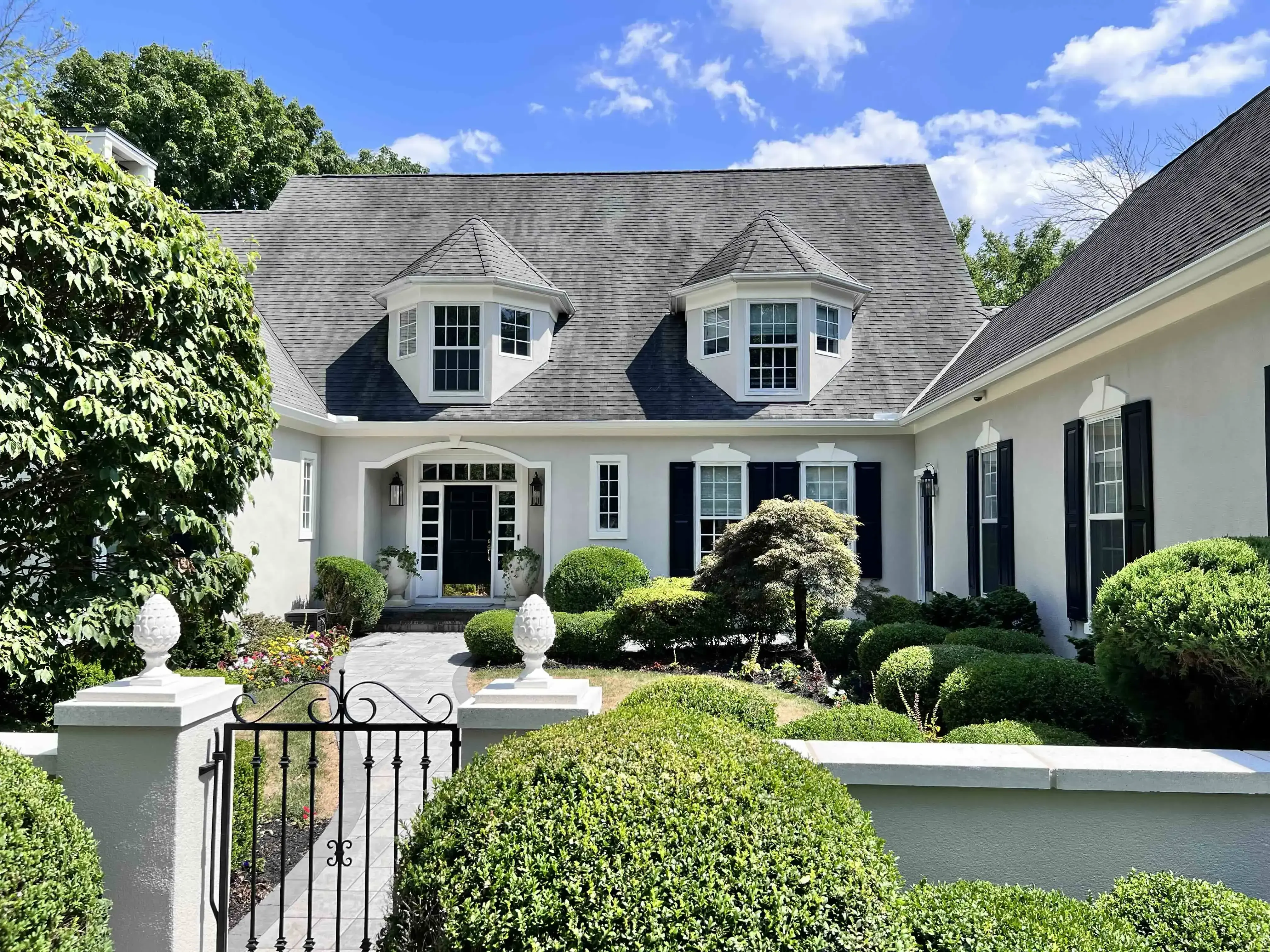 Elastomeric Coating vs Regular Paint: Which Is Better for Florida Homes?